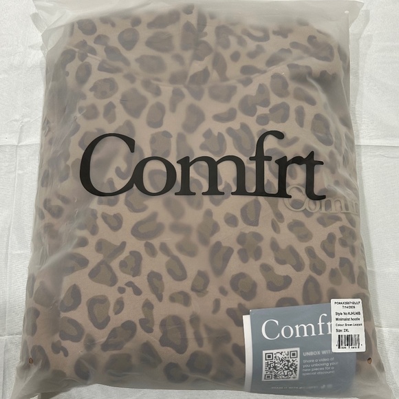 Minimalist Hoodie - Picture 3 of 9